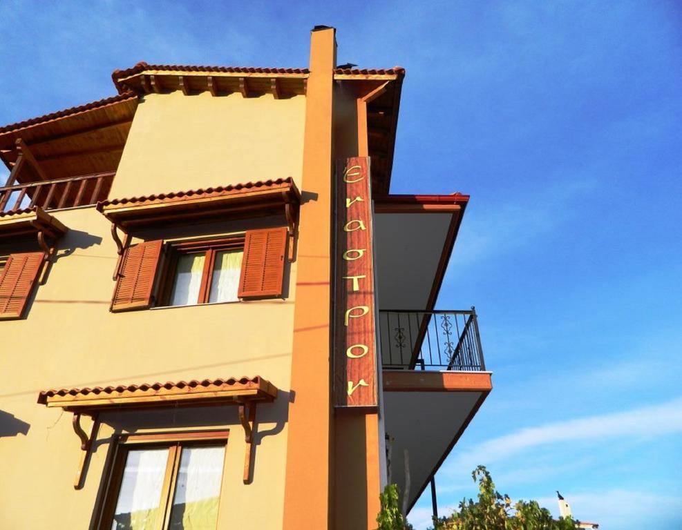 Enastron Hotell Kalavryta Exteriör bild