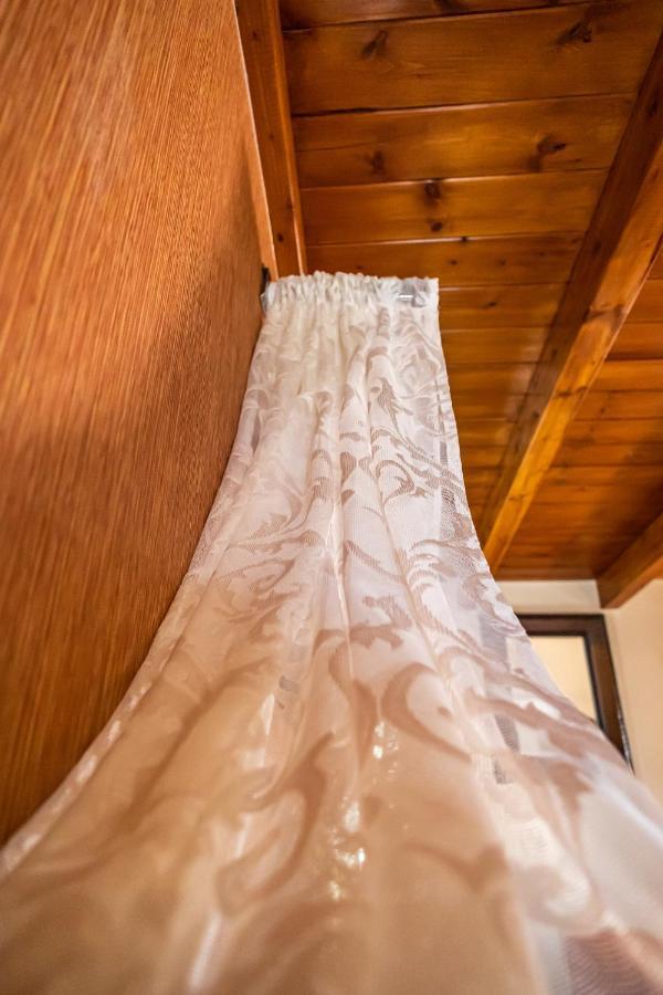 Enastron Hotell Kalavryta Exteriör bild