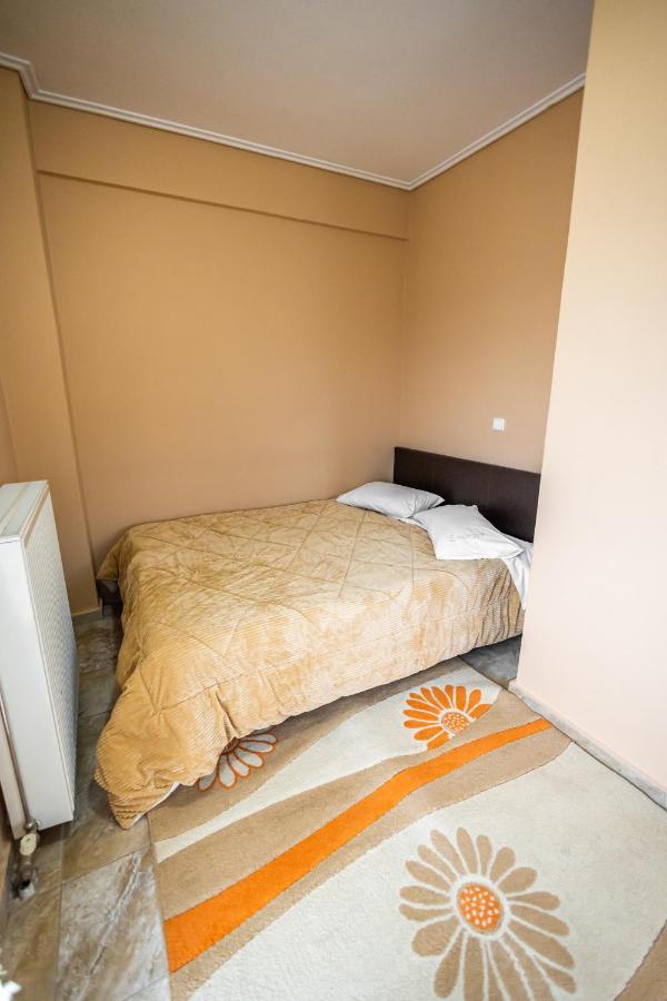 Enastron Hotell Kalavryta Exteriör bild