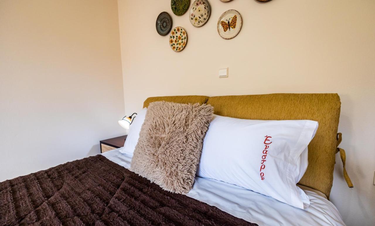 Enastron Hotell Kalavryta Exteriör bild