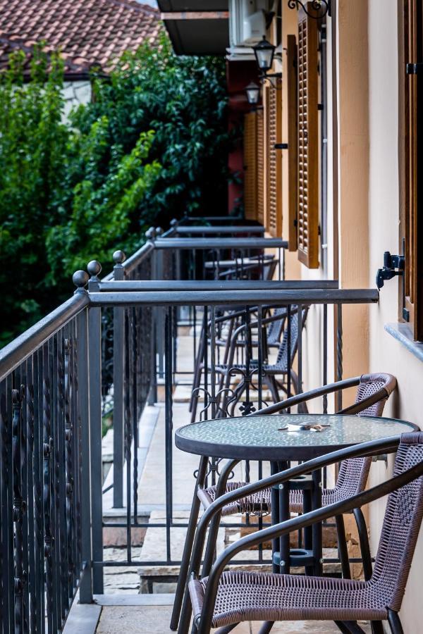 Enastron Hotell Kalavryta Exteriör bild