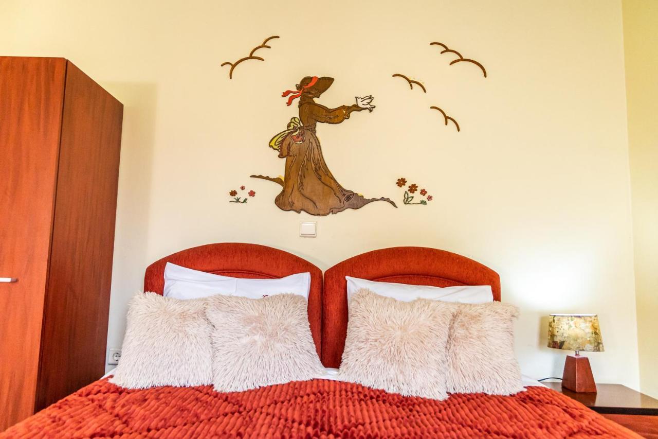 Enastron Hotell Kalavryta Exteriör bild