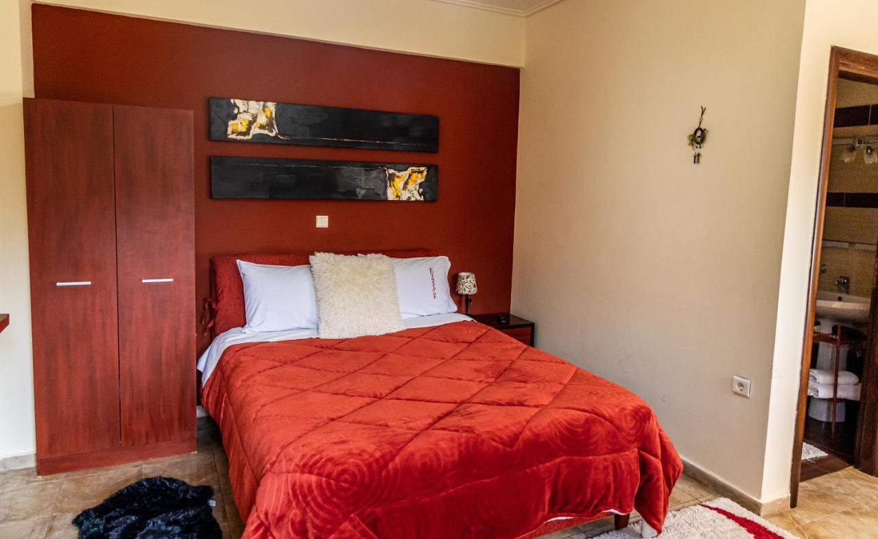 Enastron Hotell Kalavryta Exteriör bild