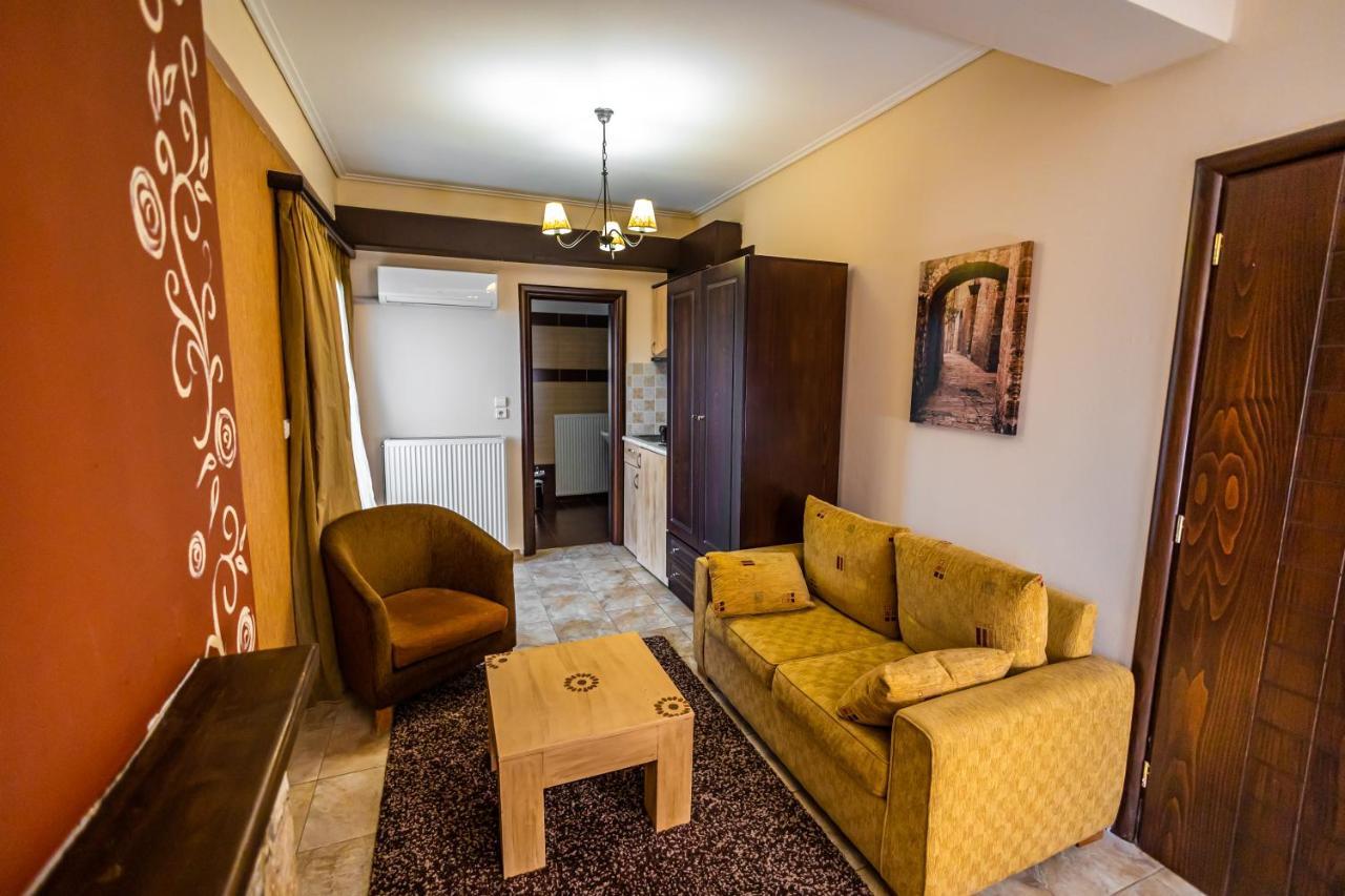 Enastron Hotell Kalavryta Exteriör bild