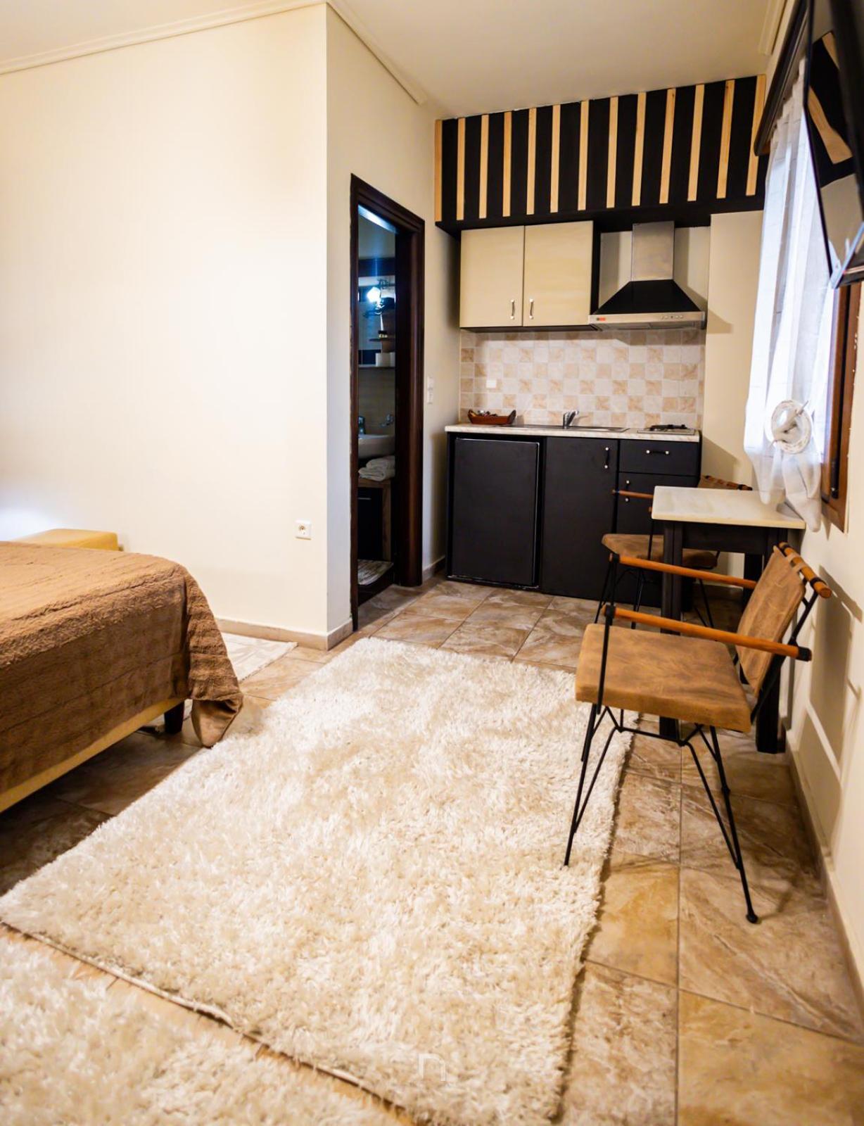 Enastron Hotell Kalavryta Exteriör bild