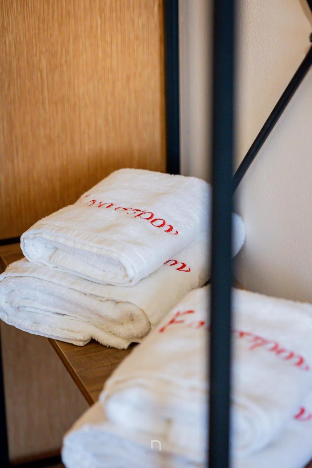 Enastron Hotell Kalavryta Exteriör bild